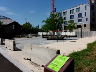 Lyon 8e - Place des Frères Voisin, depuis le boulevard Pinel