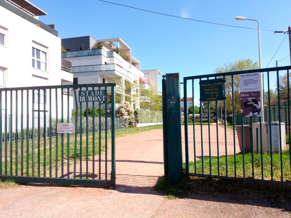 Lyon 8e - Rue Antoine Dumont - Entrée du stade
