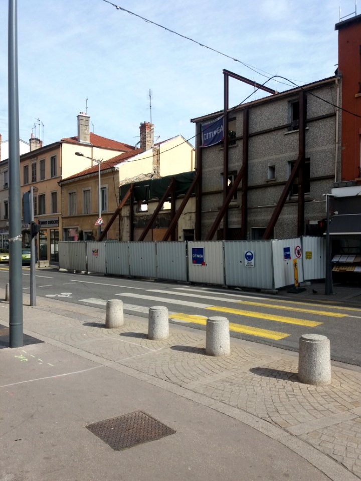 Lyon 8e - Route de Vienne, consolidation de l'immeuble écroulé au numéro 113