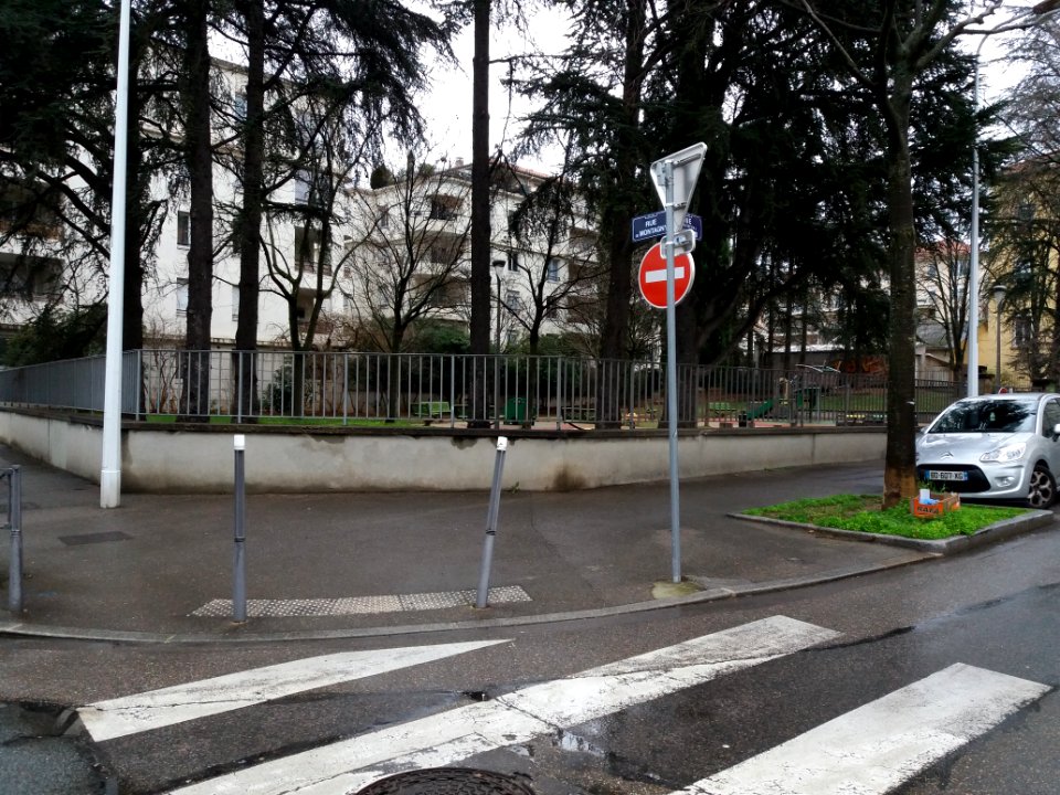 Lyon 8e - Parc Léon Pfeffer, depuis l'angle des rues de Montagny et du Général Gouraud
