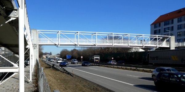 München-Alte Heide, A9, Fußgängersteg v S, 1