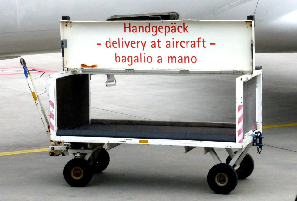 München, Flughafen, Handgepäckskarren, 1