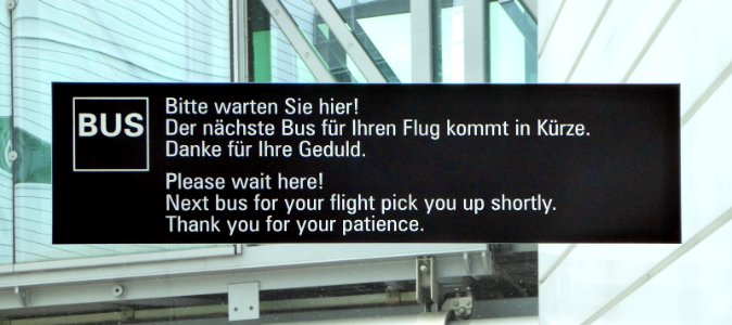 München, Flughafen, warten Sie.hier, 1