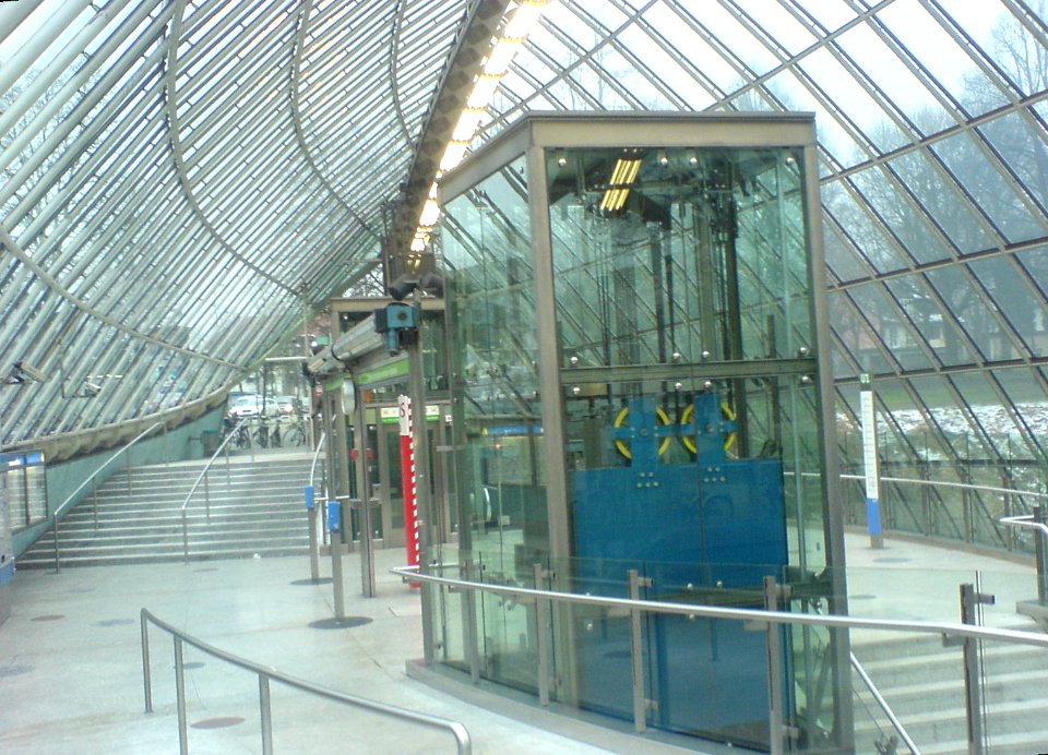 München — St.-Quirin-Platz — U-Bahnhof — Erdgeschoss innen