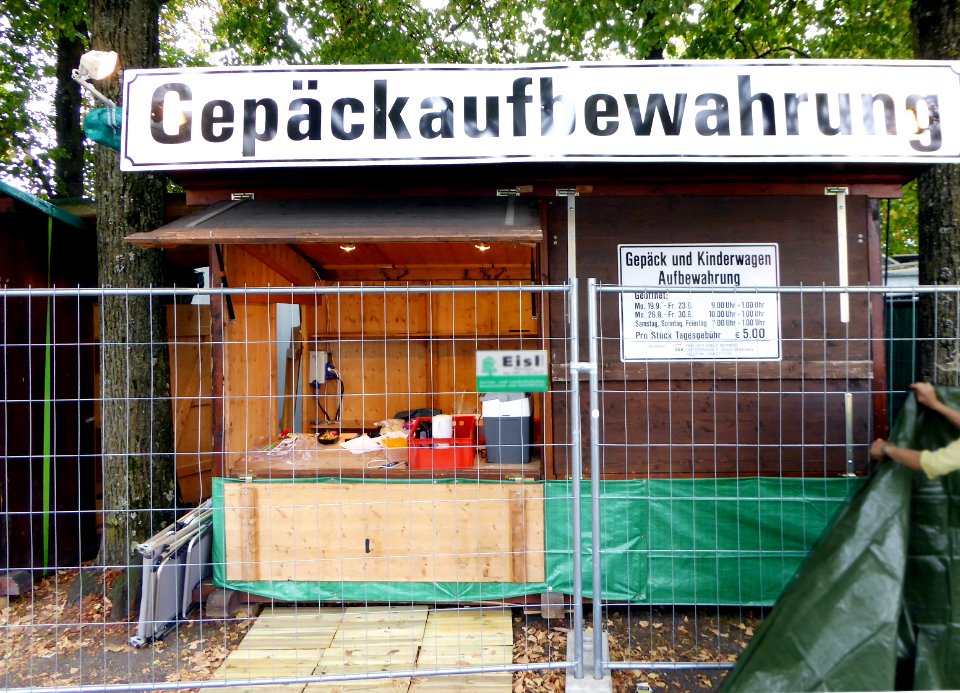 München, Oktoberfest 2016, Gepäckaufbewahrung. 1