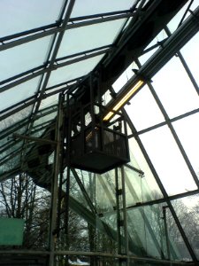 München — St.-Quirin-Platz — U-Bahnhof — Fensterputzergondel
