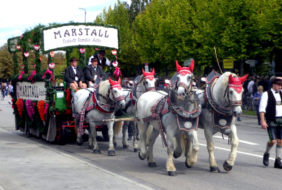 München, Oktoberfest 2018, Marstall-Festwagen, 1