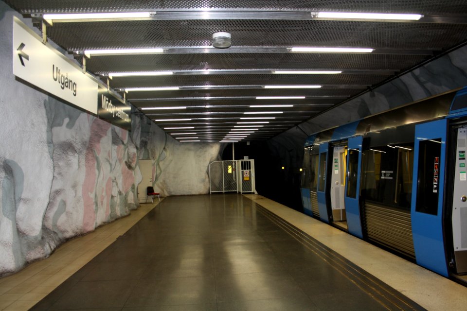 Mörby centrum tunnelbana augusti 2016 - bild 1