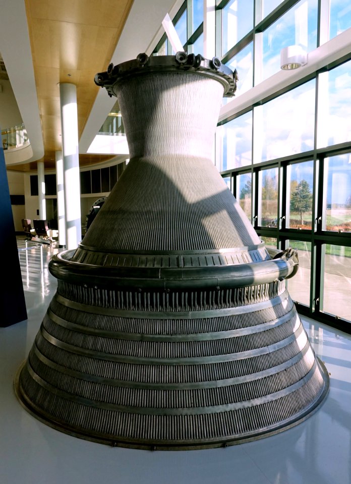 M-1 rocket engine - Evergreen Aviation & Space Museum - McMinnville, Oregon - DSC00833