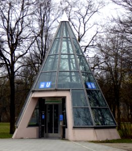 München, U-Bahnhof Harthof, Aufzug, 1