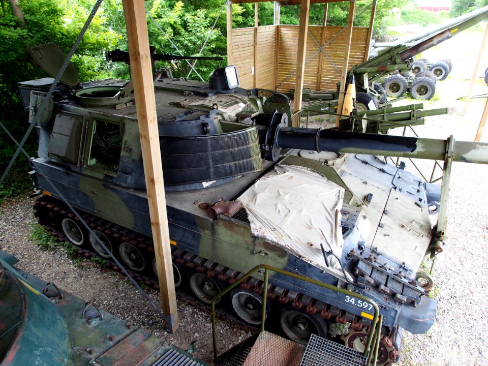 M109 photographed slightly from above, photographed at the Aalborg Forsvars- og Garnisonsmuseum