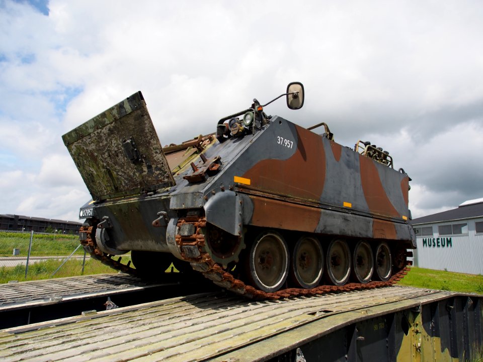 M113 on bridge in Aalborg Forsvars- og Garnisonsmuseum, pic3