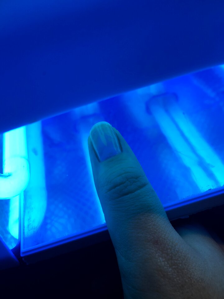 Hands nails the hand
