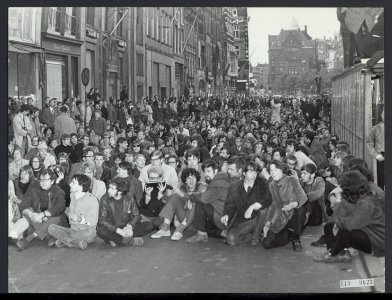 Maatschappelijke vraagstukken, een sit in te Amsterdam, Bestanddeelnr 119-0623