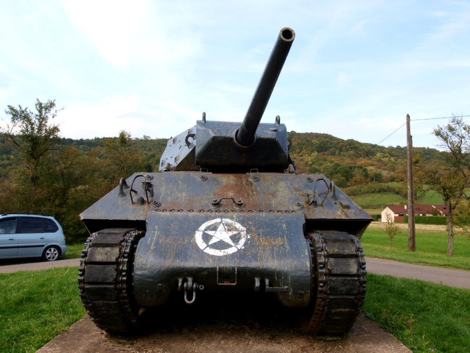 M10 Wolverine TD war memorial at Veckring, France pic4