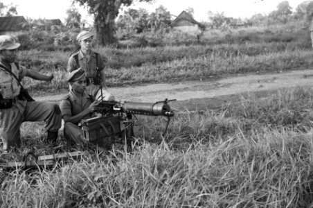 M1917 Browning machinegeweer bediend door KNIL-militairen, Bestanddeelnr 4417