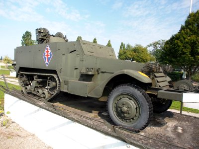 M3 White halftrack at Casemate 35-3 - Marckolsheim, photo 3