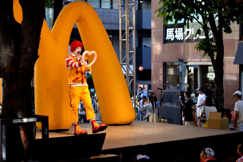 Mac Donald-sponsored kids show at Azabujuban festival