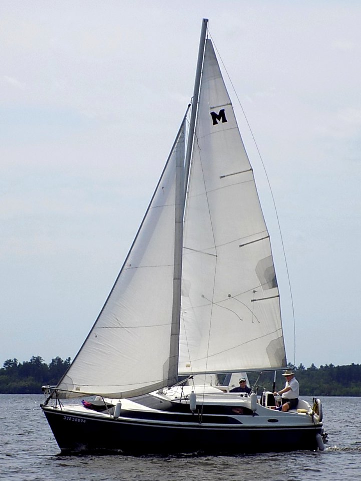 MacGregor 26M sailboat 3074