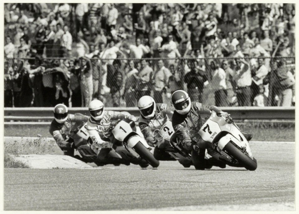 Maarten Duyzers gaat aan de leiding in de 500 cc-klasse, NL-HlmNHA 54020851