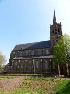 Maasbommel Rijksmonument 523092 RK kerk van opzij