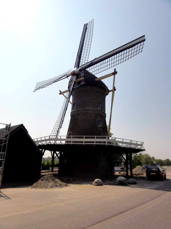 Maasbommel, korenmolen aan Moleneind (2)