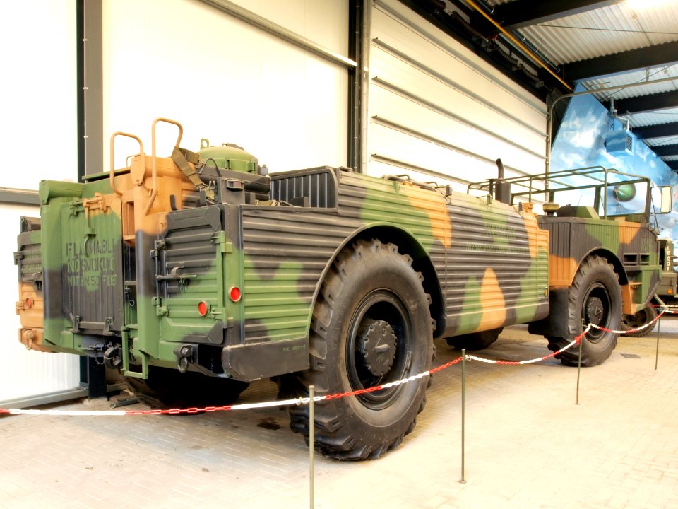 M559 Caterpillar Goer, Amphibious Fuel Tanker pic1