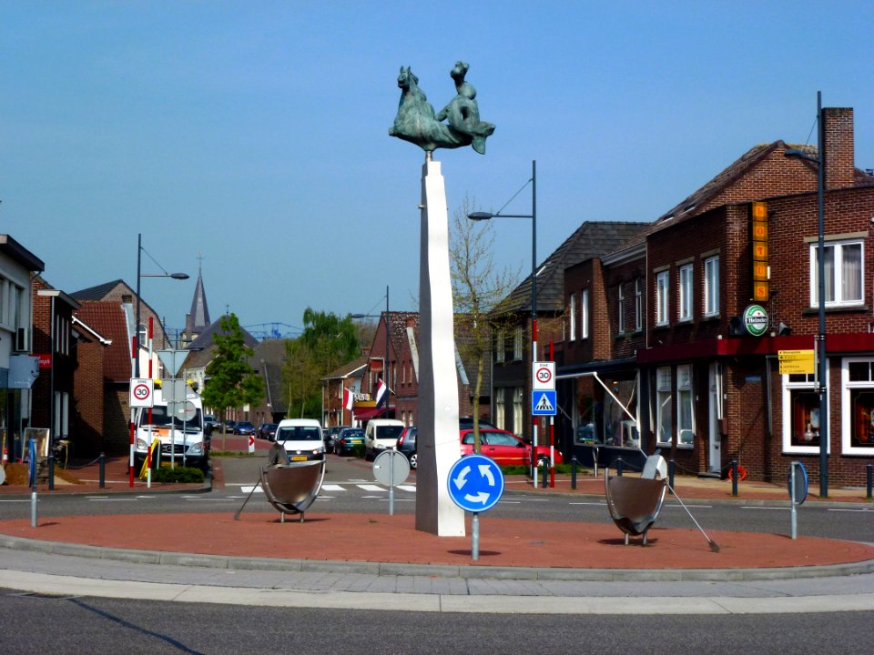 Maasbracht (Maasgouw) sculptuur op rotonde
