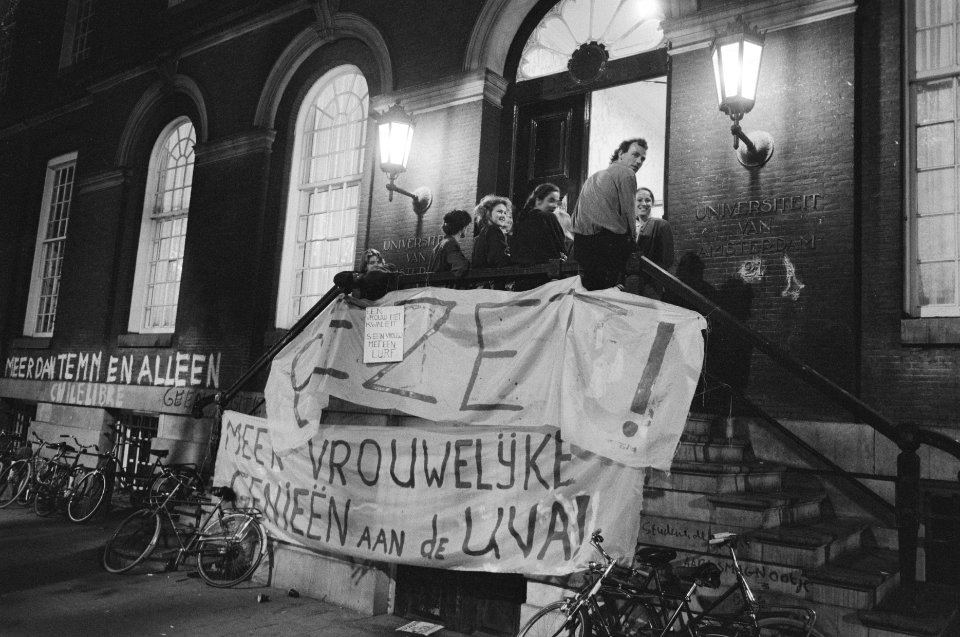 Maagdenhuis bezet uit protest tegen emancipatiebeleid bij benoeming hoogleraren, Bestanddeelnr 934-2525