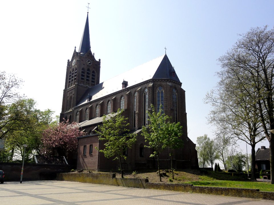 Maasbommel Rijksmonument 523092 RK kerk achteraanzicht