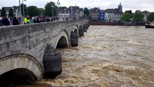 Maas-hoogwater in Maastricht (3) photo