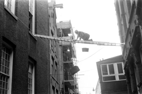 Maagdenhuis, Amsterdam, nog door studenten bezet Luchtbrug tussen Maagdenhuis , Bestanddeelnr 922-4250