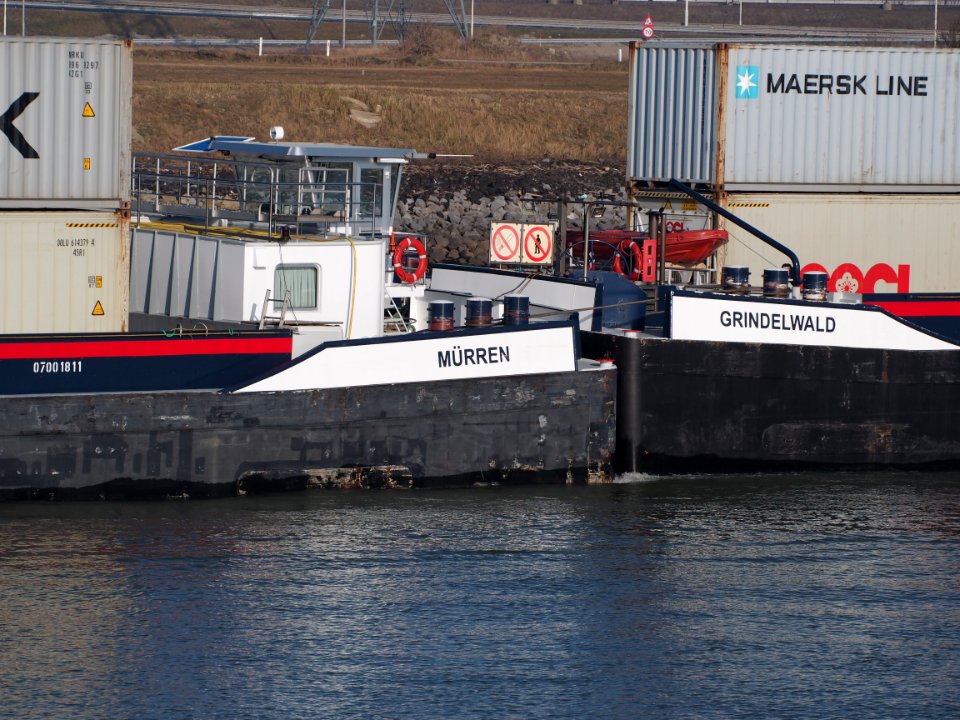 Mürren ENI 07001811, Grindelwald ENI 07001731 op het Hartelkanaal, pic1