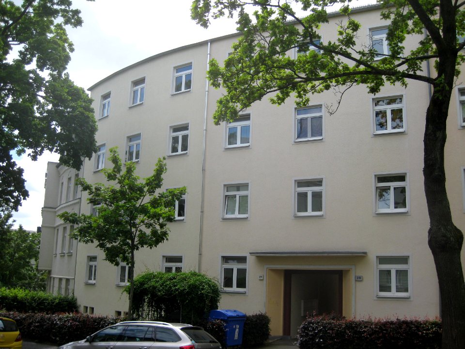 Münchner Straße 27, 29