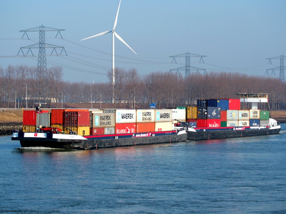 Mürren ENI 07001811, Grindelwald ENI 07001731 op het Hartelkanaal, pic2