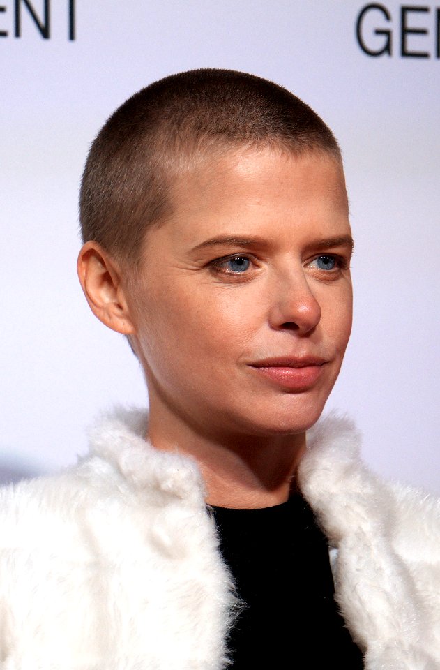 Maaike Neuville (2020)