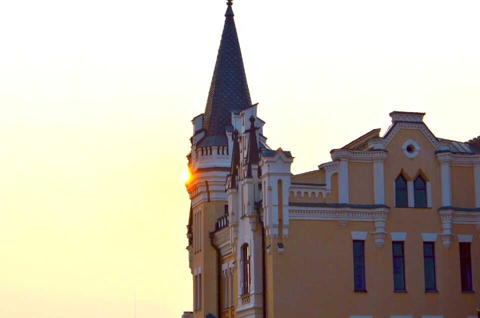 At home the façade of the andreevsky descent
