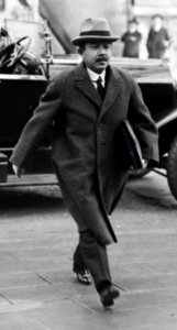 M. Nagaoka, ambassadeur du Japon à Prague, se rend à une séance de la conférence de Lausanne, 1922 (detail)