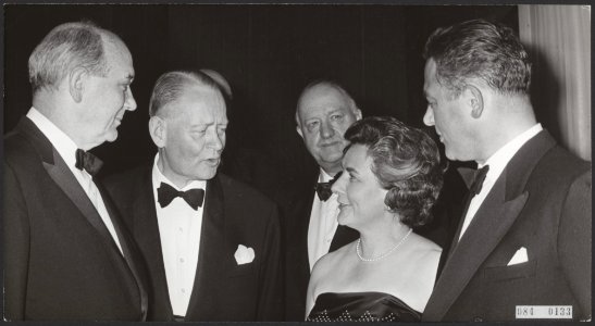 Maaltijden, conferenties, internationale organisaties, Butler, Marijnen, Victor,, Bestanddeelnr 084-0133
