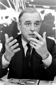 M.L. de Brauw tijdens de persconferentie, Bestanddeelnr 932-4771