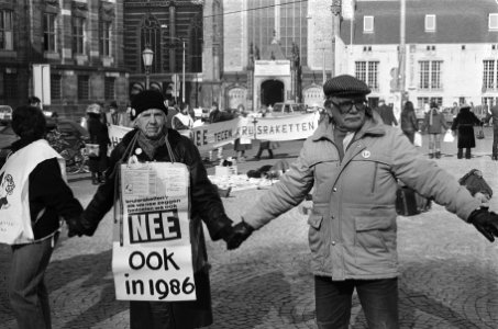 Maandelijkse sirene-actie tegen kruisraketten op de Dam in Amsterdam, Bestanddeelnr 933-5818