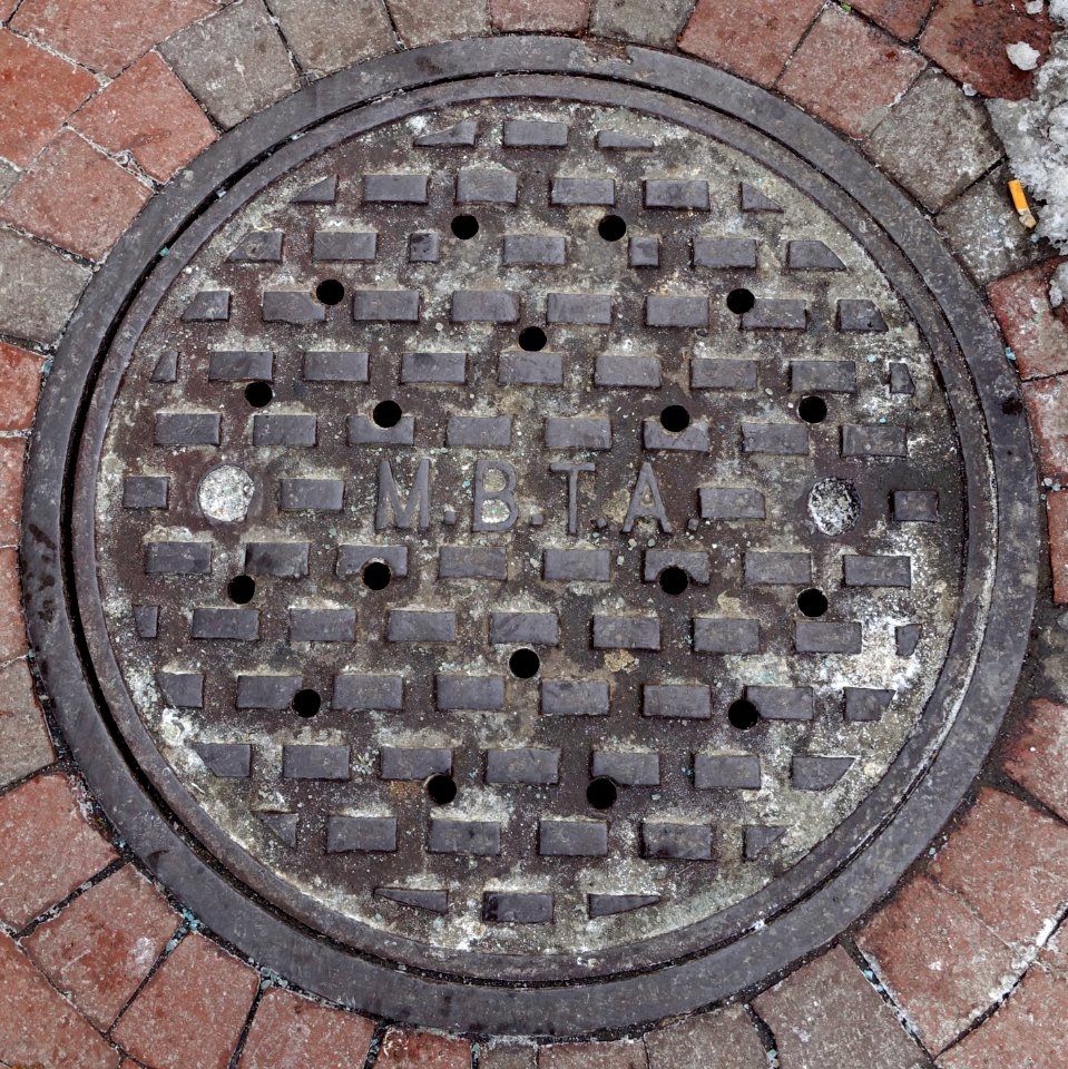 M.B.T.A. - manhole cover - Cambridge, MA - DSC02876-001