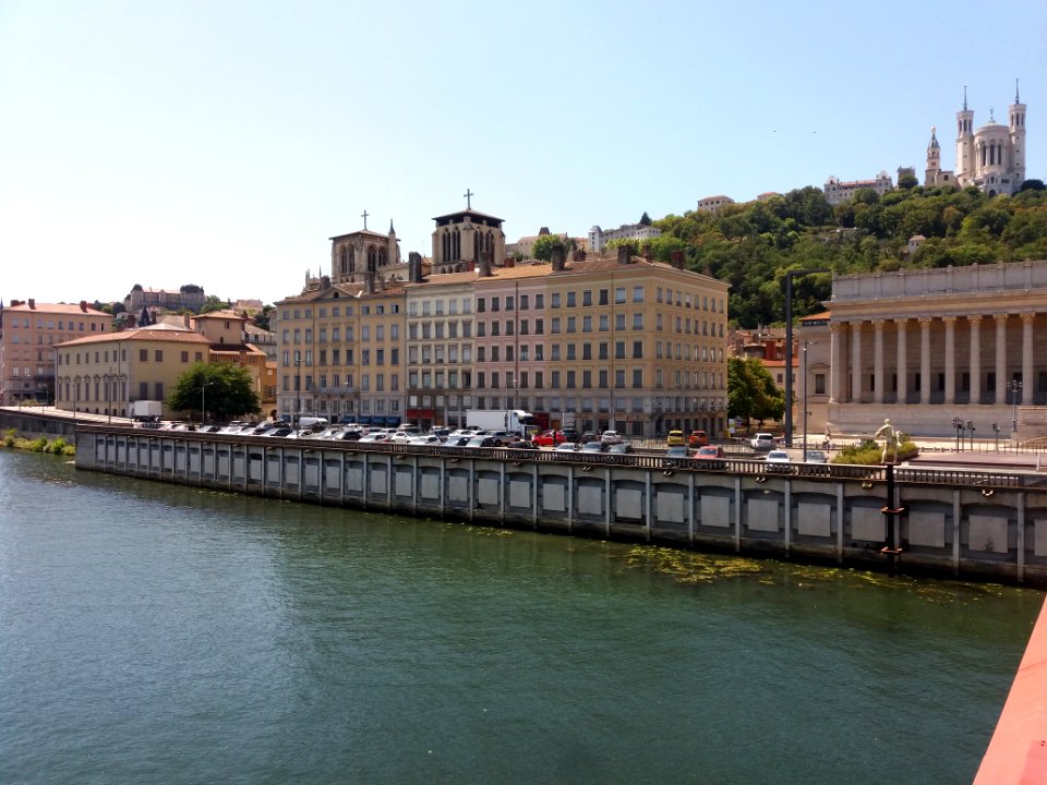Lyon 5e - Quai Romain Rolland - Vers le sud depuis la passerelle du Palais de Justice