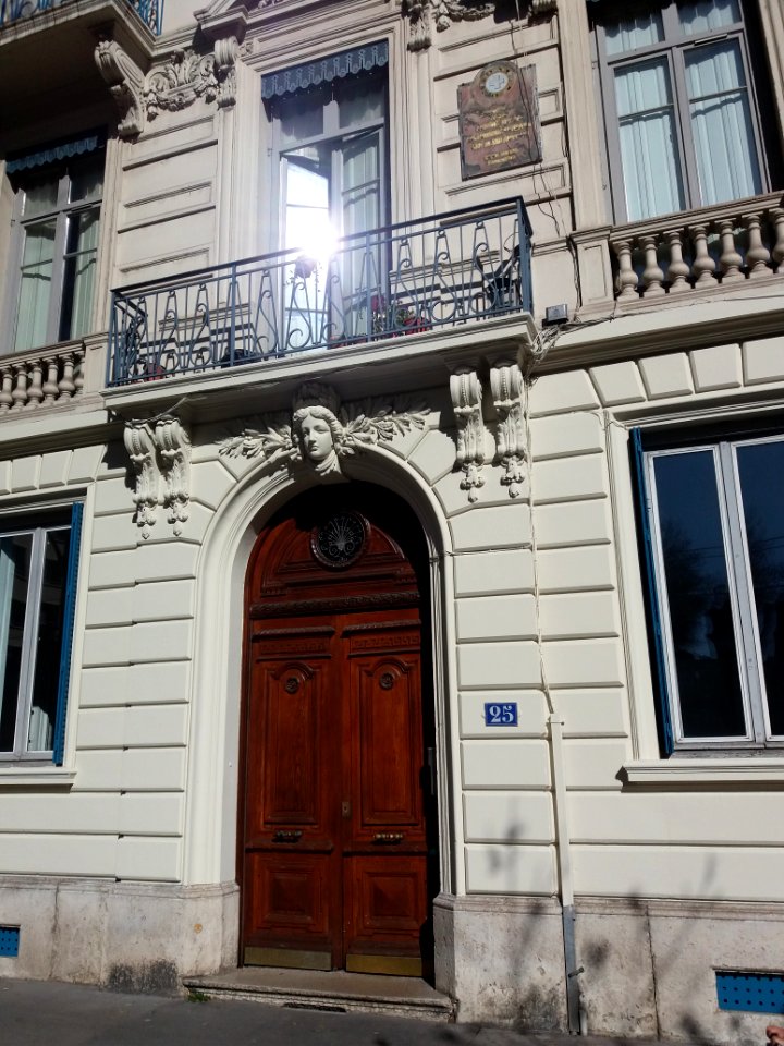 Lyon 6e - Avenue Maréchal Foch, porte et plaque au numéro 25