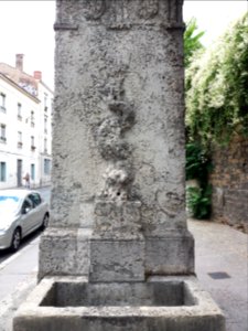 Lyon 5e - Rue de Trion - Fontaine de René Dardel, sculpture côté est
