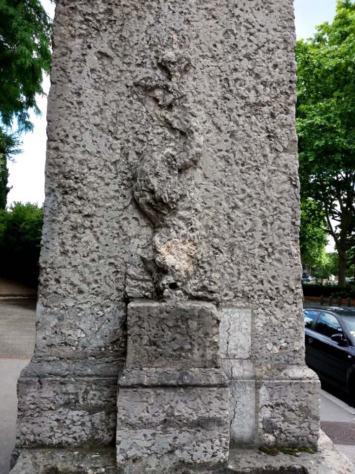 Lyon 5e - Rue de Trion - Fontaine de René Dardel, sculpture côté ouest
