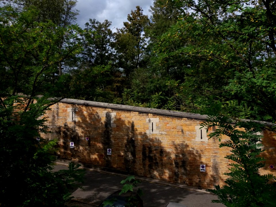 Lyon 5e - Rue Sœur Bouvier, accès au fort Saint Irénée (2)