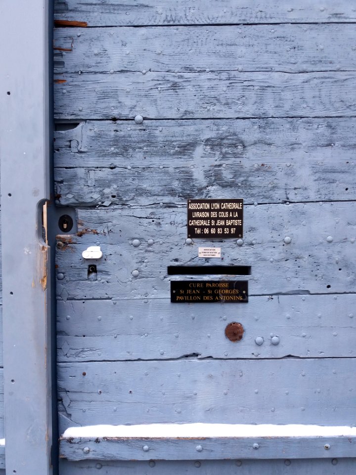 Lyon 5e - Rue des Antonins - Porte au numéro 7 - Plaques