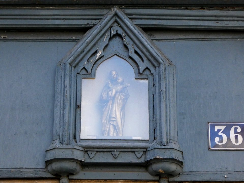 Lyon 5e - Rue Tramassac - Vierge à l'Enfant, au numéro 36