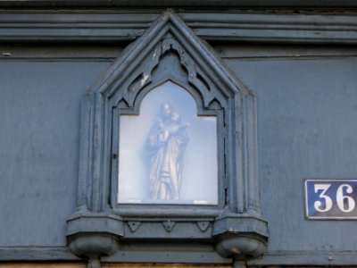 Lyon 5e - Rue Tramassac - Vierge à l'Enfant, au numéro 36